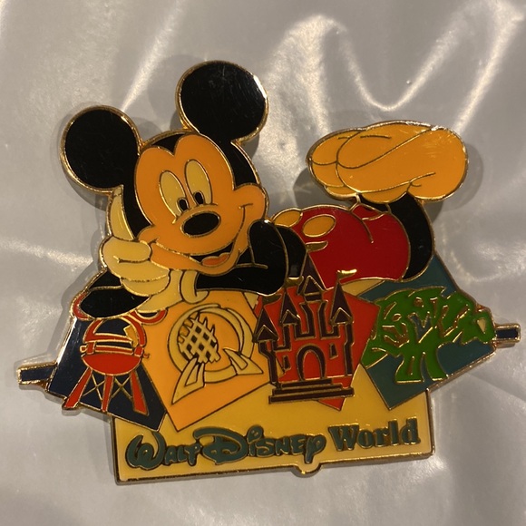 Walt Disney World pins set of three - Picture 4 of 4